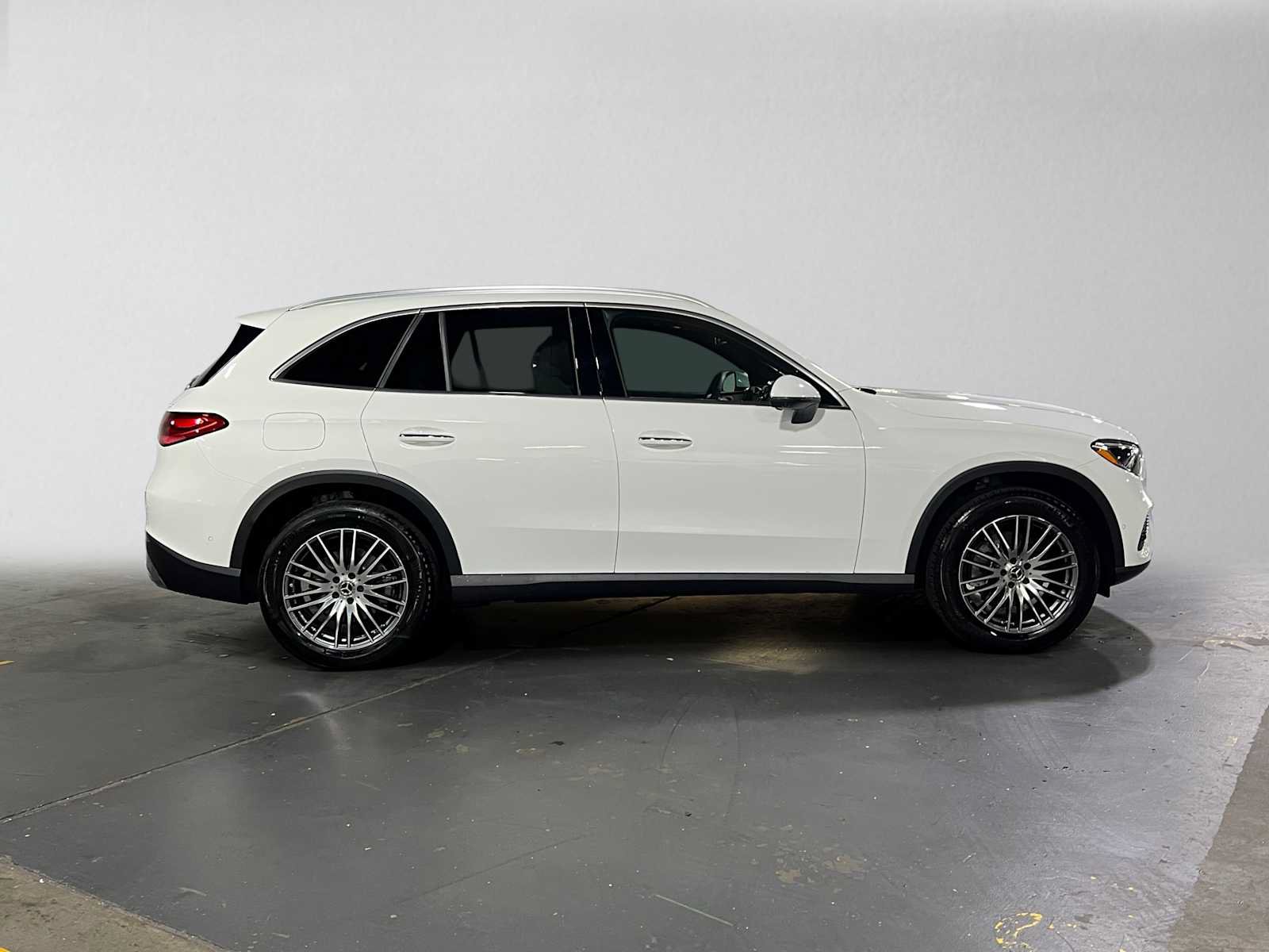 Used 2026 Mercedes-Benz GLC 300 4MATIC image 2