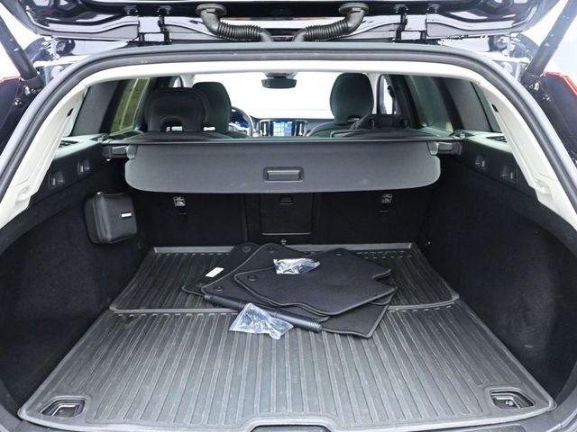 Used 2023 Volvo V60 B5 Cross Country Plus w/ Climate Package image 29
