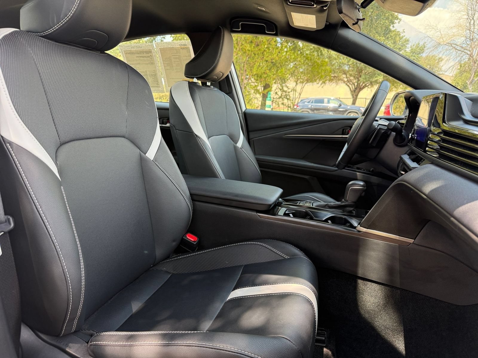 Used 2026 Toyota Camry SE FWD image 36