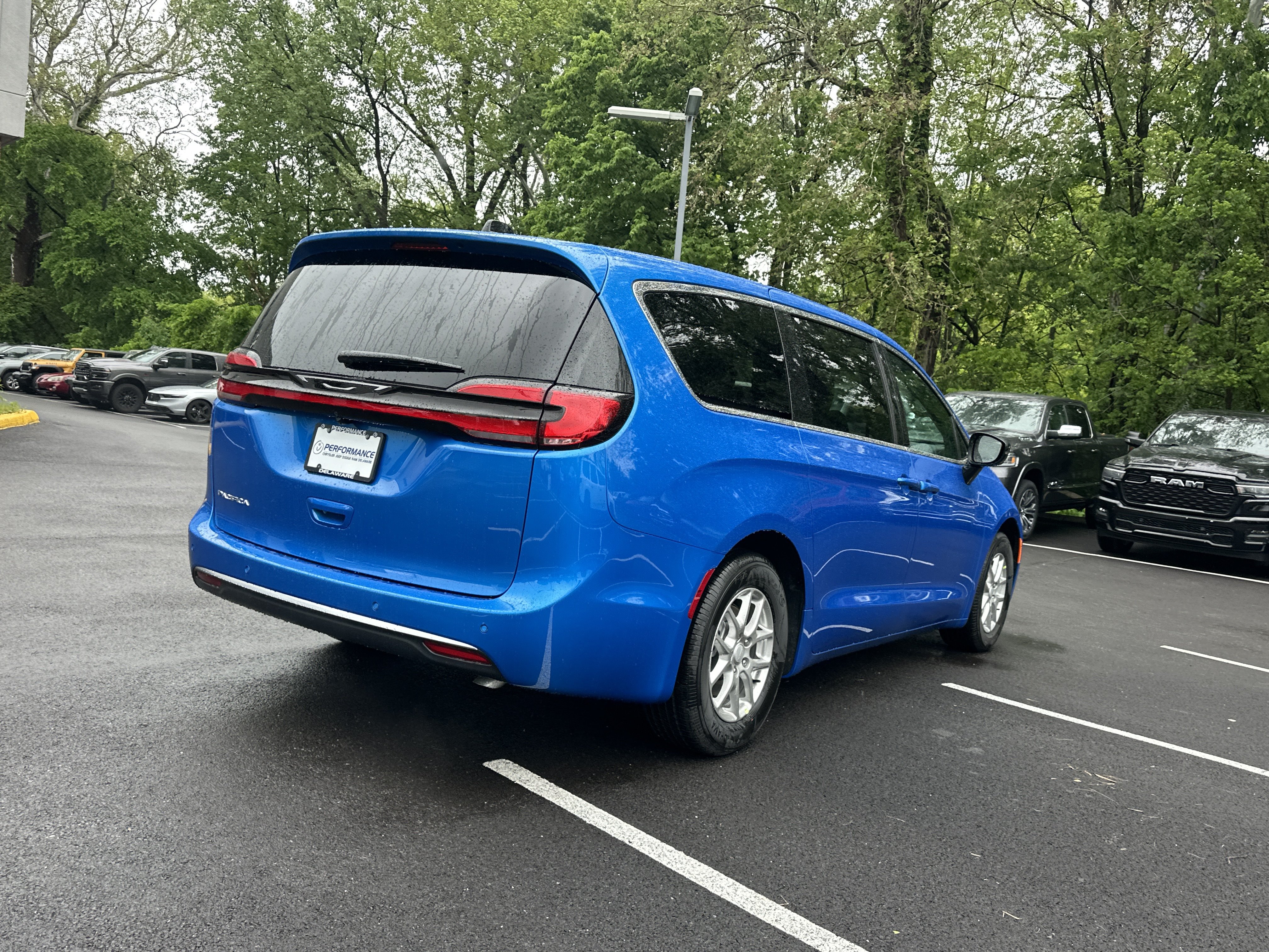 New 2027 Chrysler Pacifica Select FWD image 16