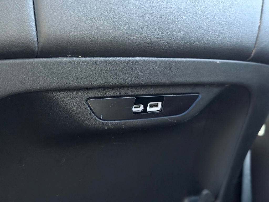 Used 2025 Chrysler Pacifica Limited FWD image 33