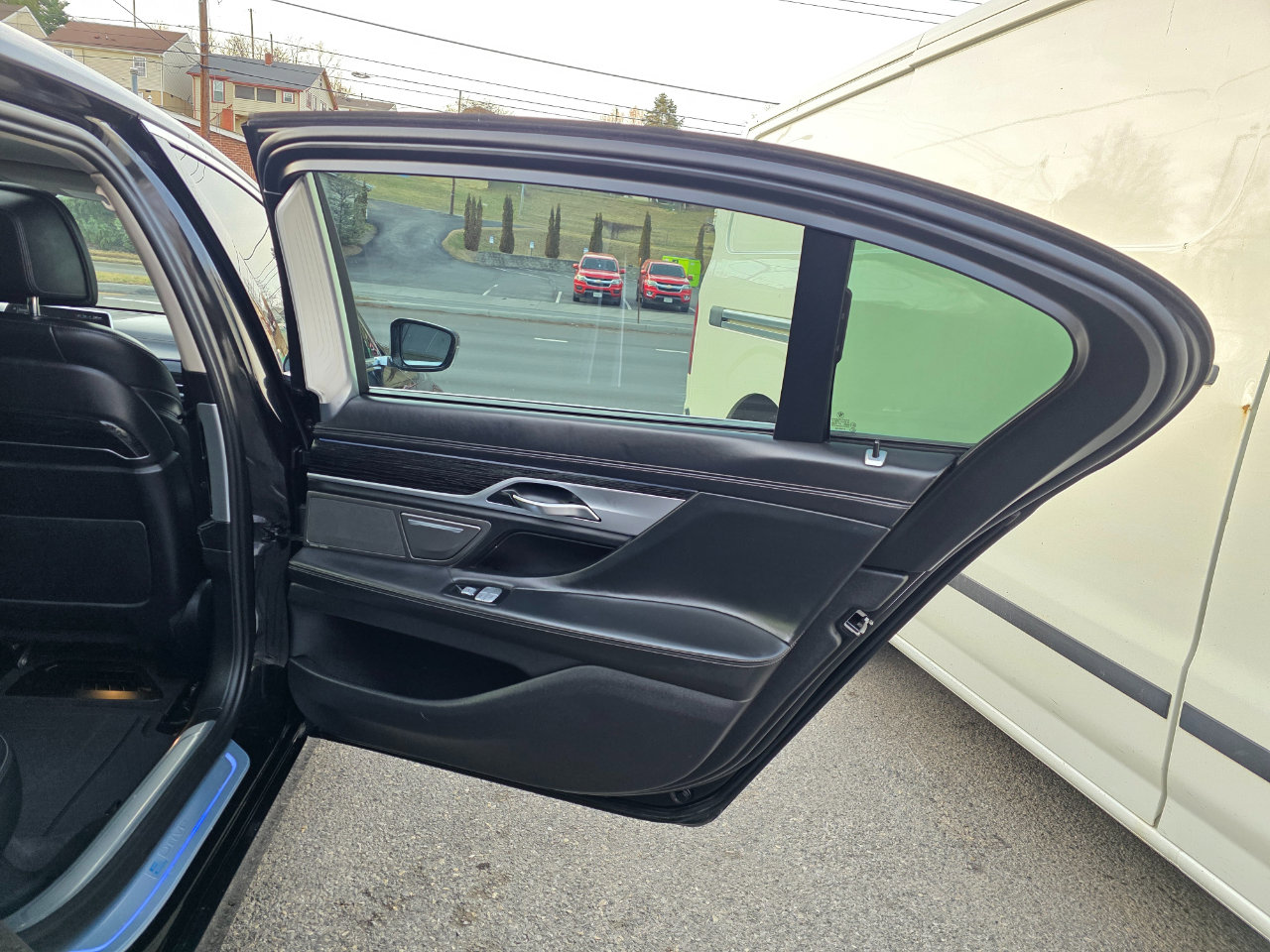 Used 2017 BMW 740e xDrive AWD/4WD image 18