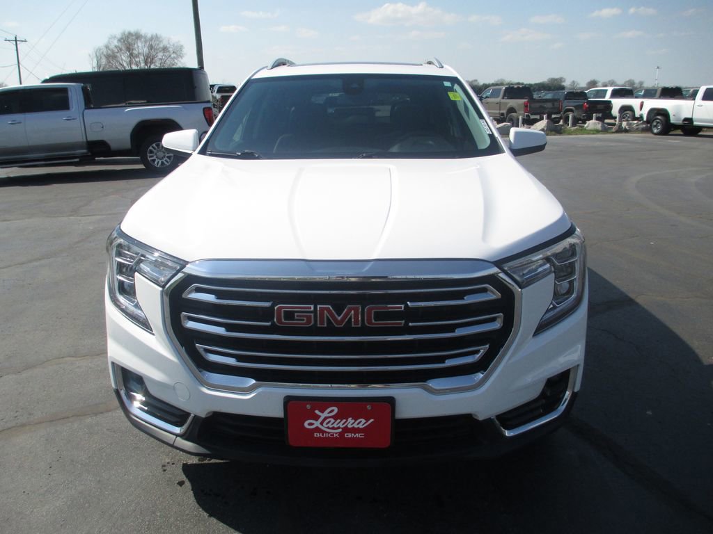 Used 2024 GMC Terrain SLT image 12