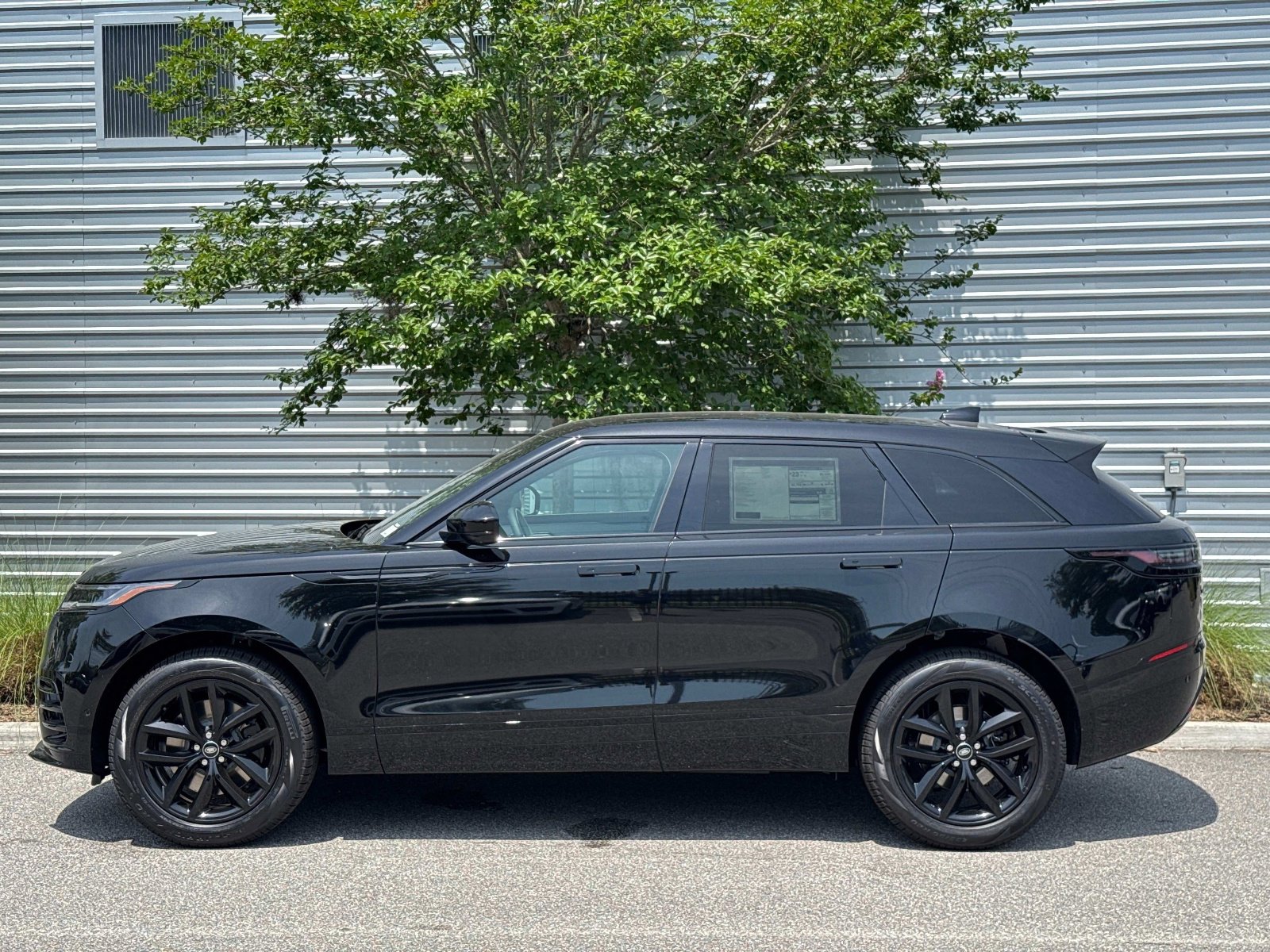 New 2026 Land Rover Range Rover Velar Dynamic SE image 4