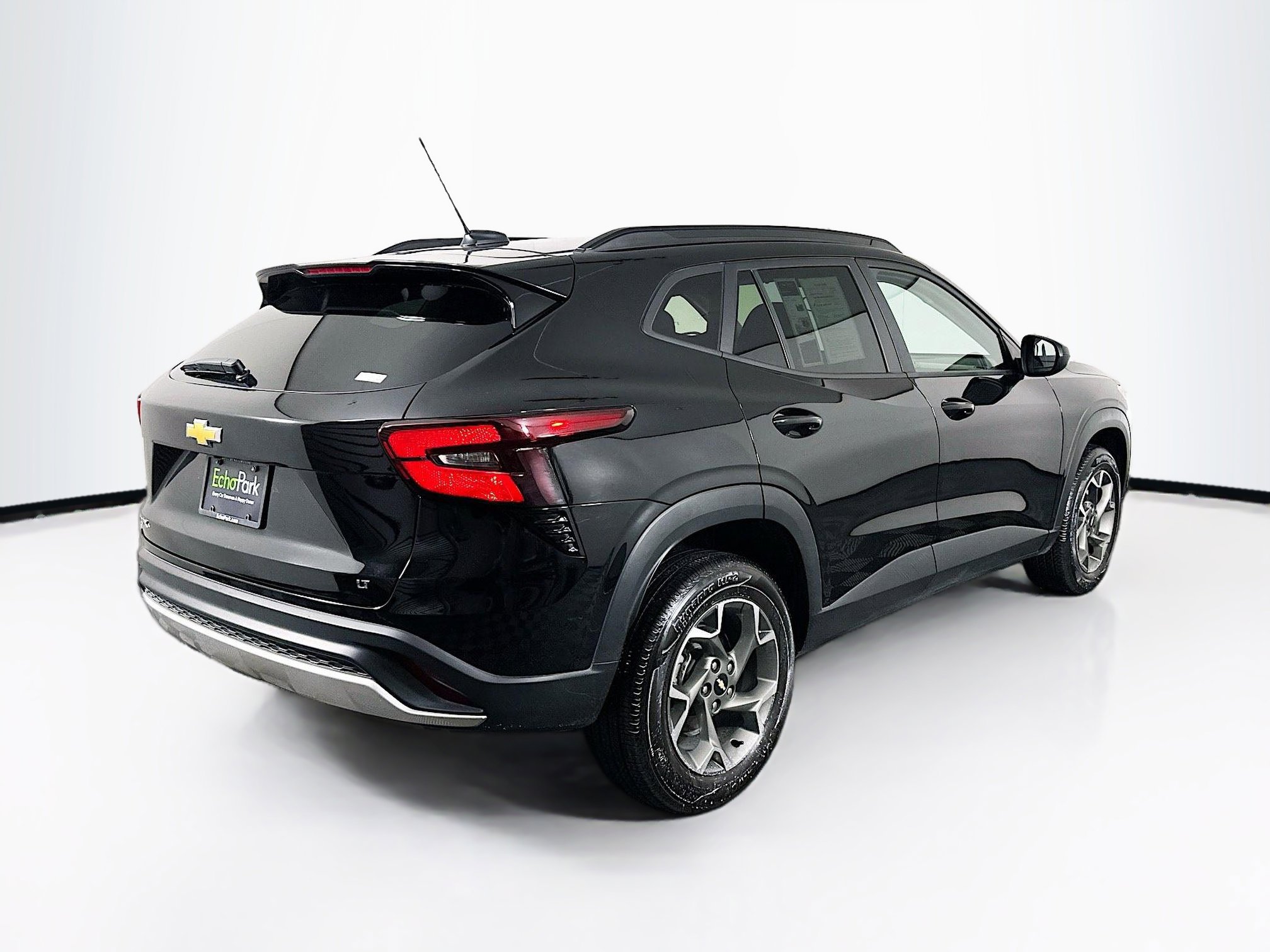 Used 2025 Chevrolet Trax LT FWD image 9
