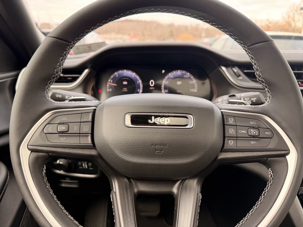 New 2025 Jeep Grand Cherokee Laredo X w/ Luxury Tech Group I AWD/4WD image 11