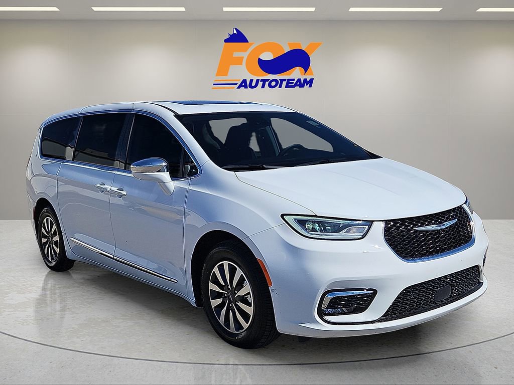 Used 2022 Chrysler Pacifica Limited FWD image 6