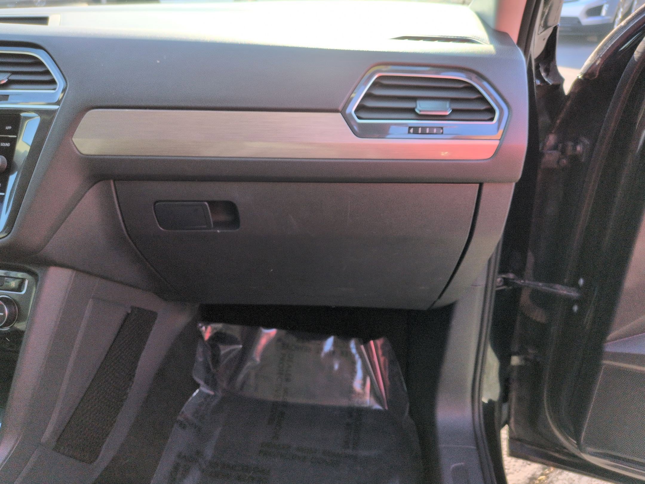 Used 2019 Volkswagen Tiguan SE image 27