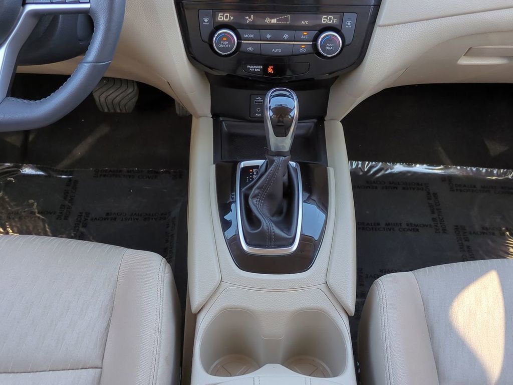 Used 2017 Nissan Rogue SV w/ SV Premium Package image 19