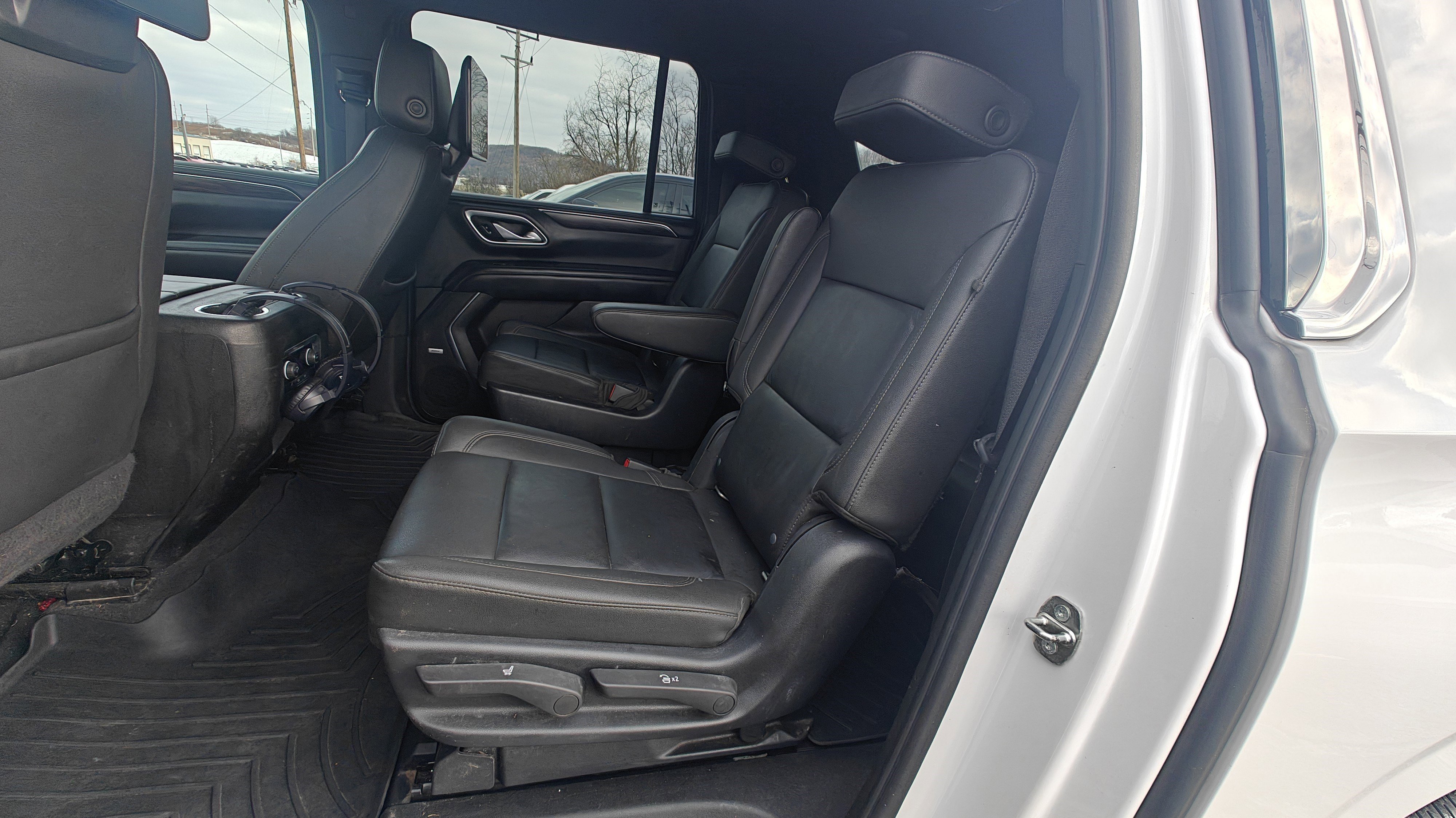 Used 2022 Chevrolet Suburban LT w/ Max Trailering Package image 16