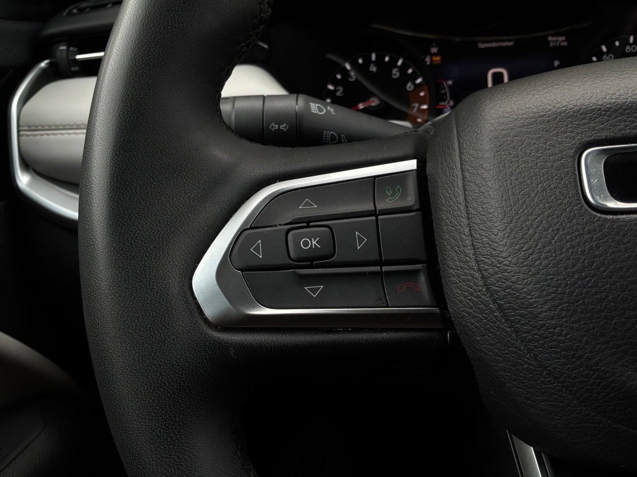Used 2025 Jeep Compass Limited AWD/4WD image 36