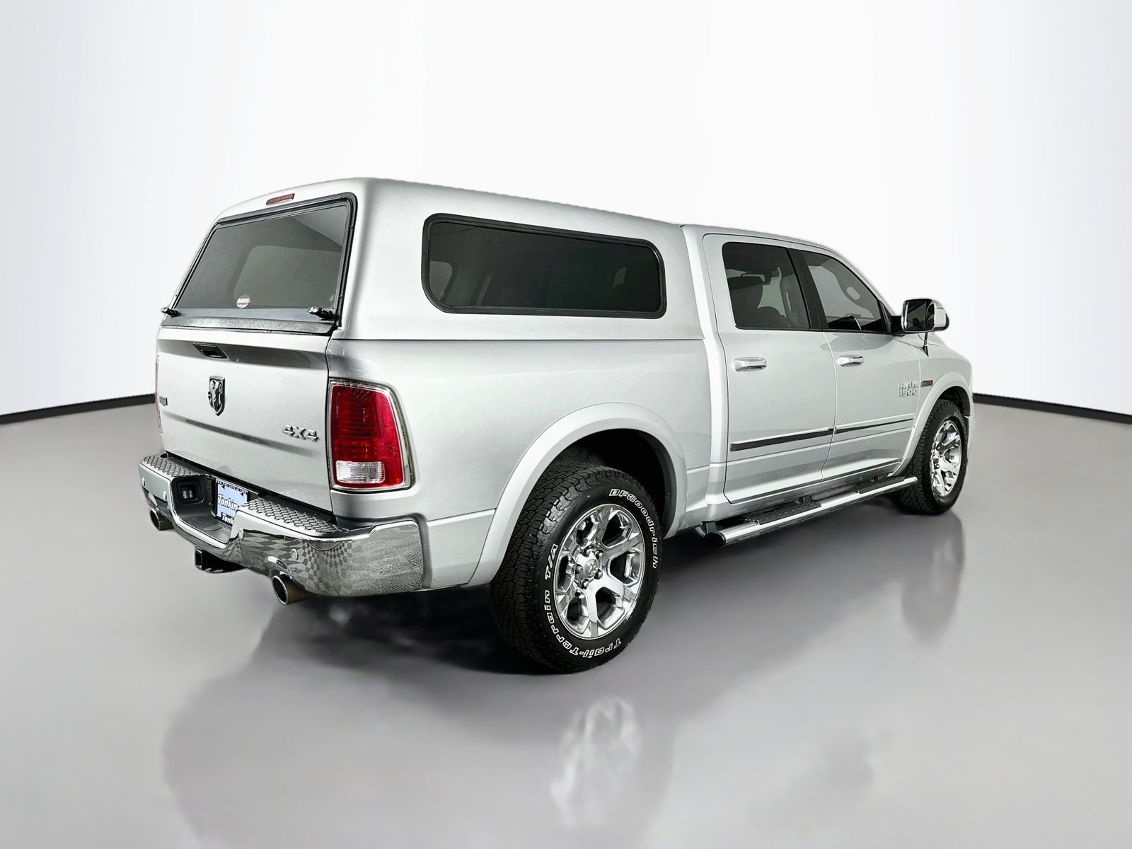 Used 2015 RAM 1500 Laramie w/ Convenience Group AWD/4WD image 8