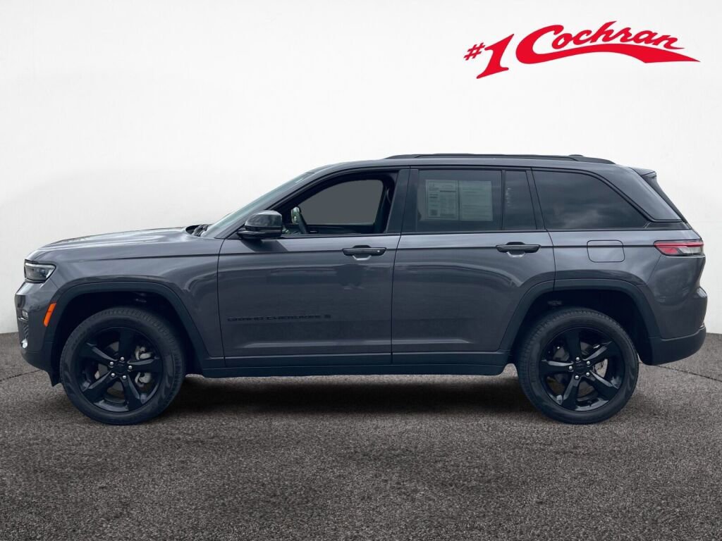Used 2024 Jeep Grand Cherokee Limited w/ Black Appearance Package AWD/4WD image 23