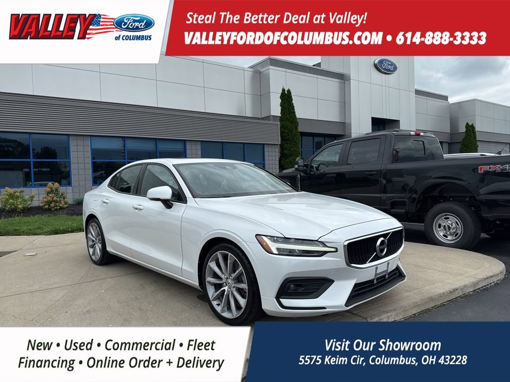 Used 2021 Volvo S60 T6 Momentum image 1