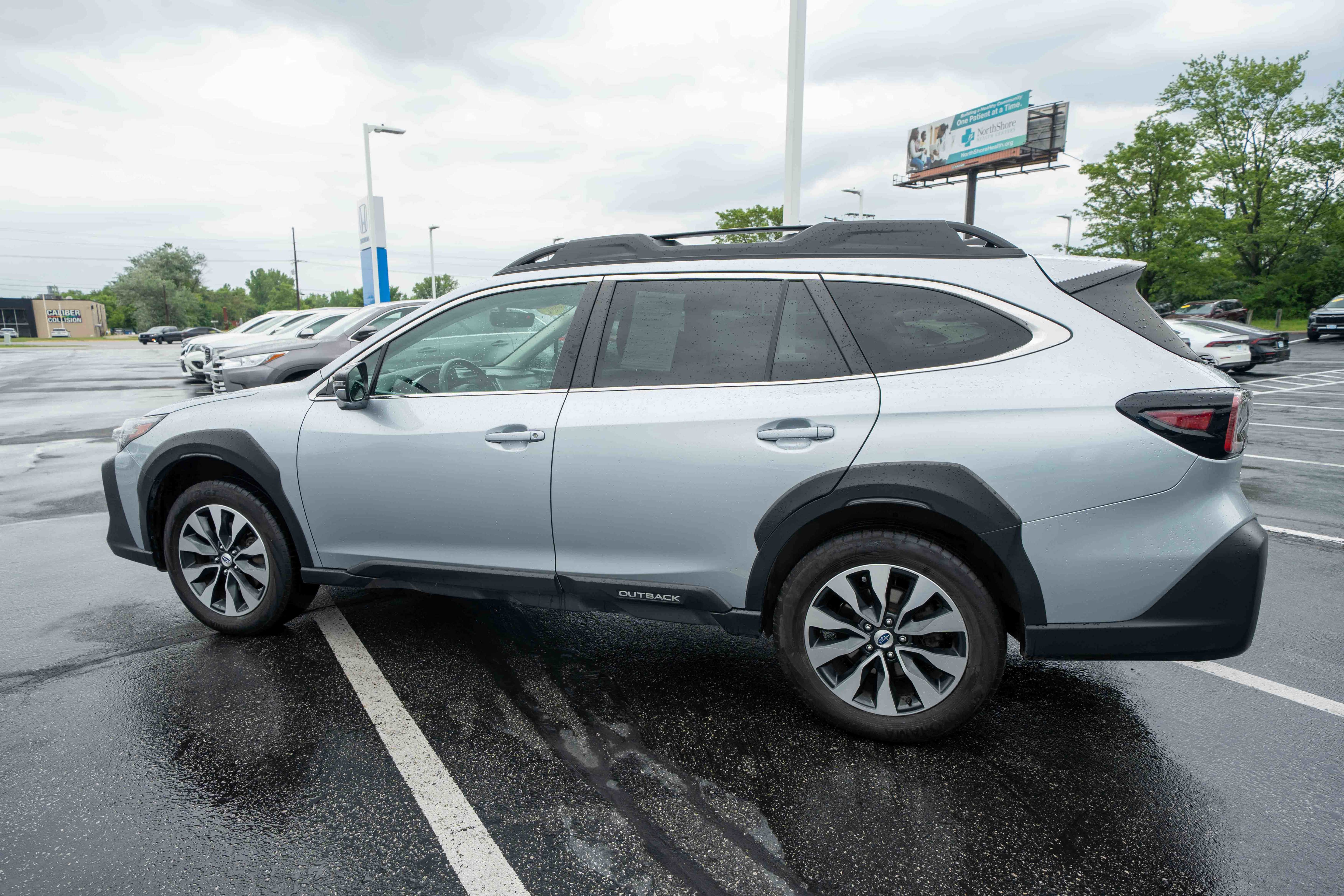 Used 2023 Subaru Outback Limited AWD/4WD image 4