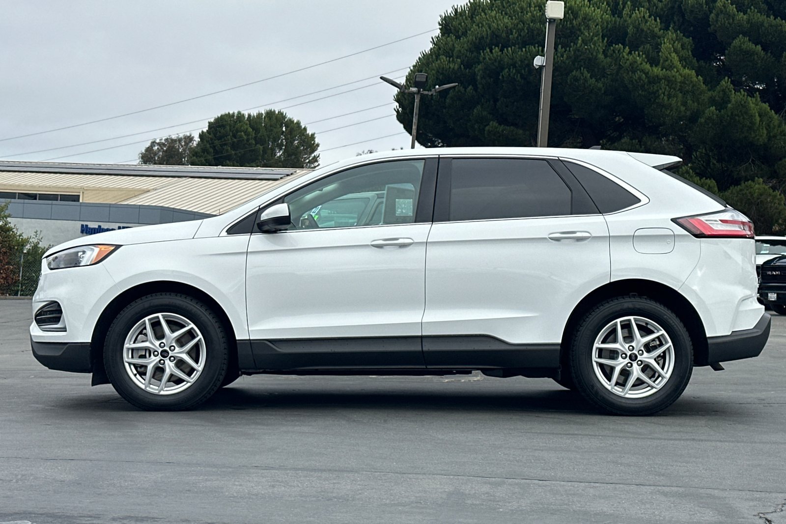 Used 2024 Ford Edge SEL AWD/4WD image 8
