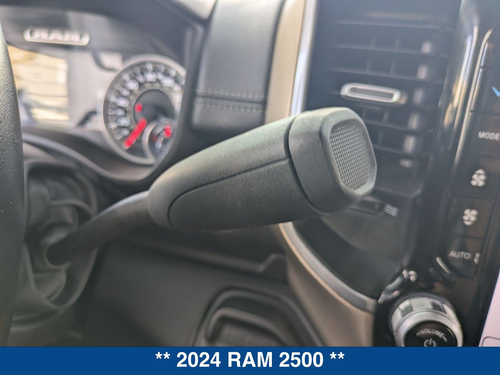 Used 2024 RAM 2500 Laramie AWD/4WD image 33