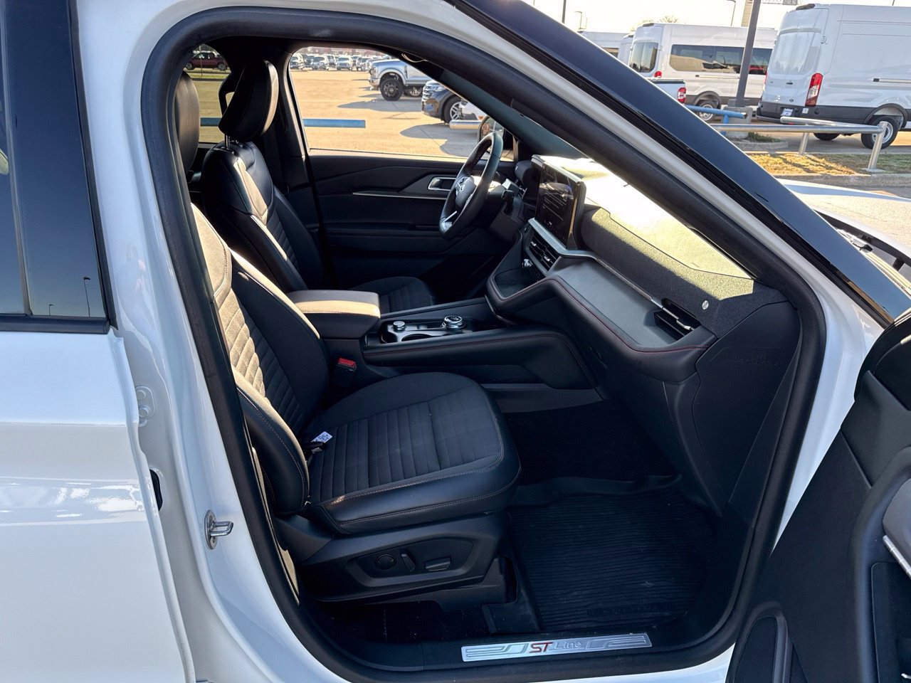 Used 2025 Ford Explorer ST-Line AWD/4WD image 14
