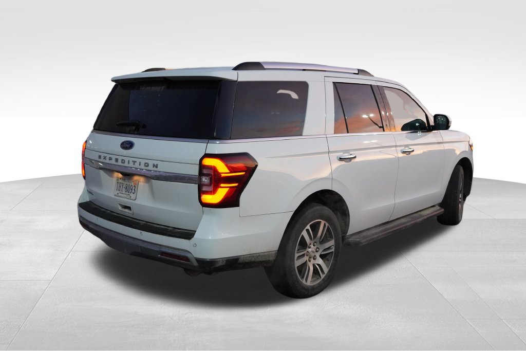 Used 2024 Ford Expedition Limited AWD/4WD image 3