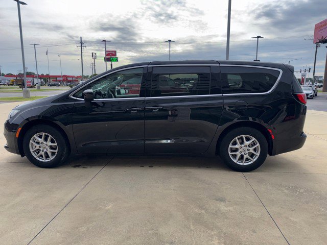 Used 2023 Chrysler Voyager LX FWD image 6