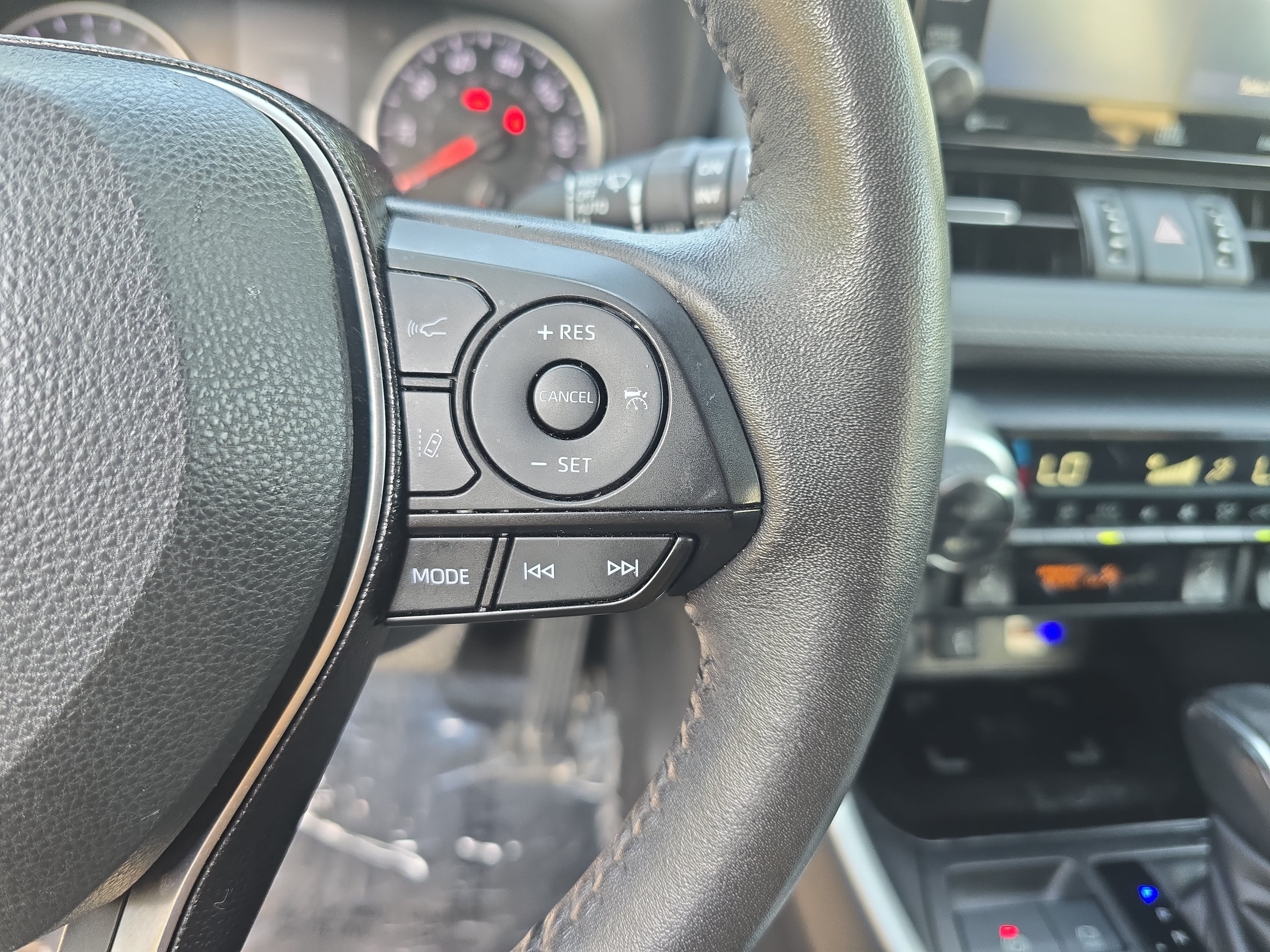 Used 2020 Toyota RAV4 XLE Premium AWD/4WD image 18