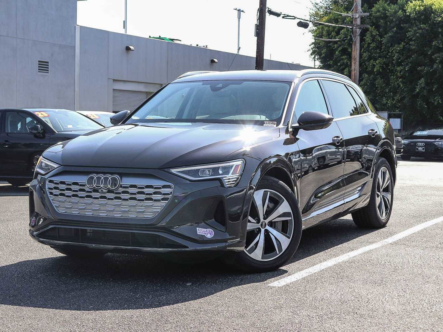 Used 2024 Audi Q8 e-tron Premium Plus w/ Premium Plus Package AWD/4WD video 1