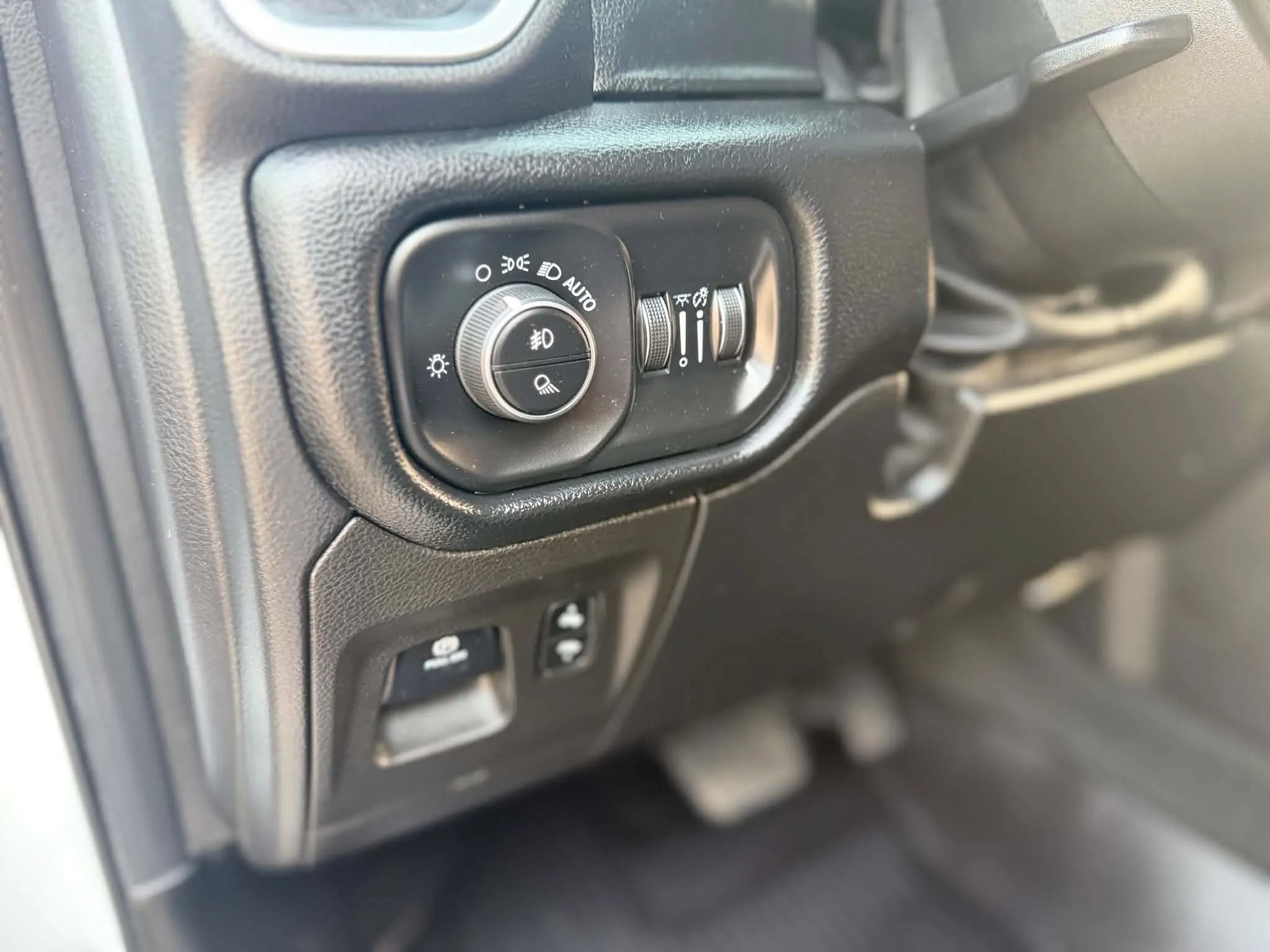 Used 2019 RAM 1500 Big Horn AWD/4WD image 12