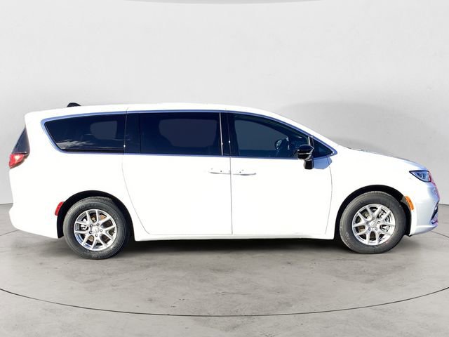 New 2026 Chrysler Pacifica Select image 7