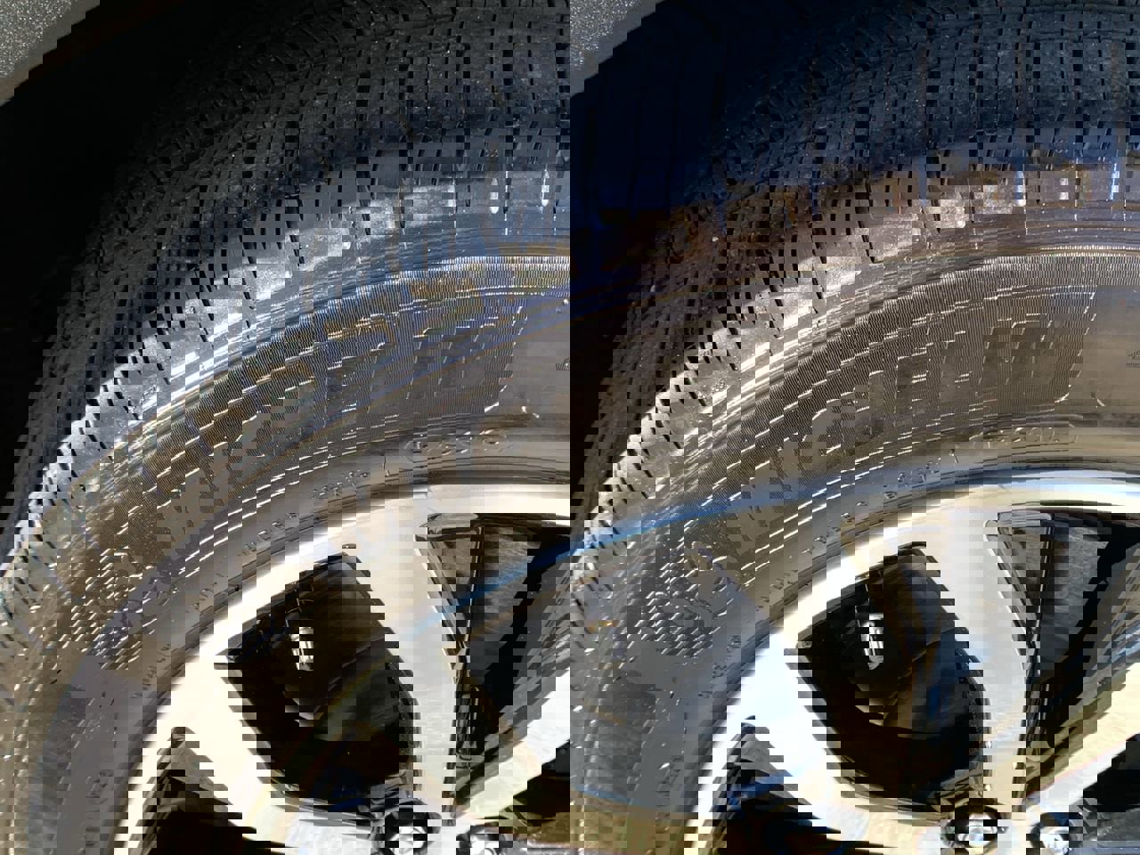 Used 2025 Ford Explorer ST-Line w/ Premium Package image 14