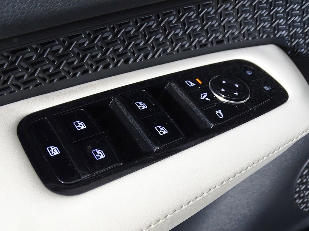 Used 2023 Nissan Ariya FWD image 18