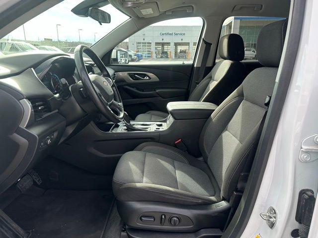 Used 2020 Chevrolet Traverse LT w/ Driver Confidence II Package image 2