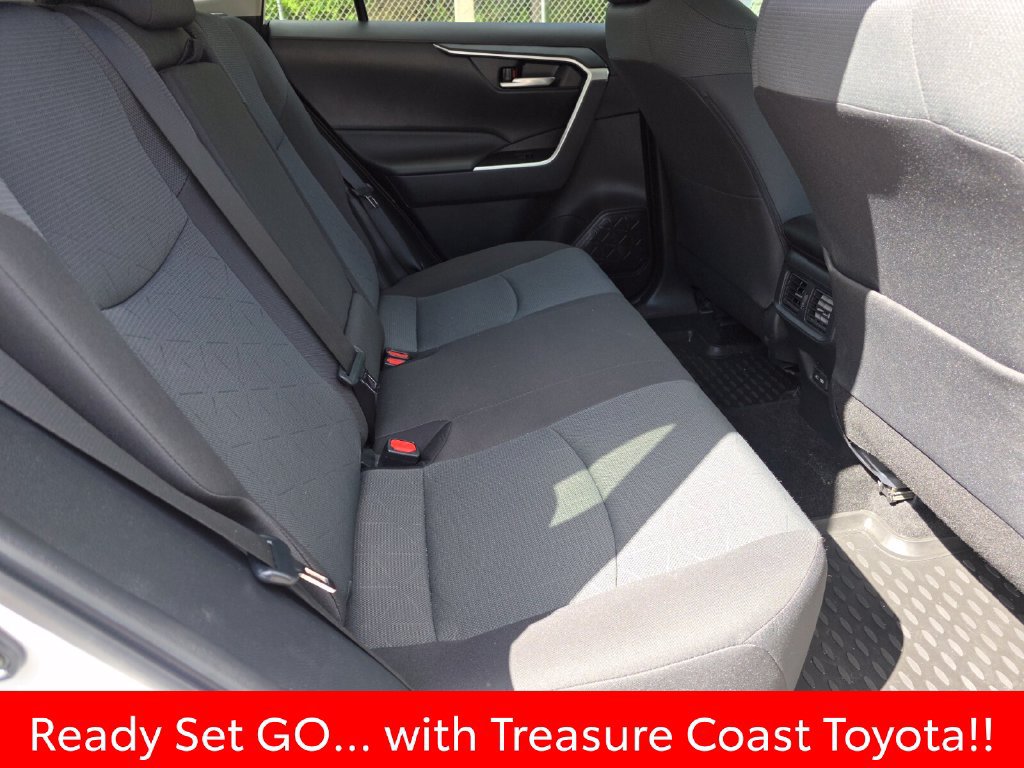 Used 2025 Toyota RAV4 XLE AWD/4WD image 18