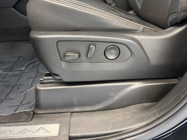 Used 2023 Chevrolet Suburban High Country image 19