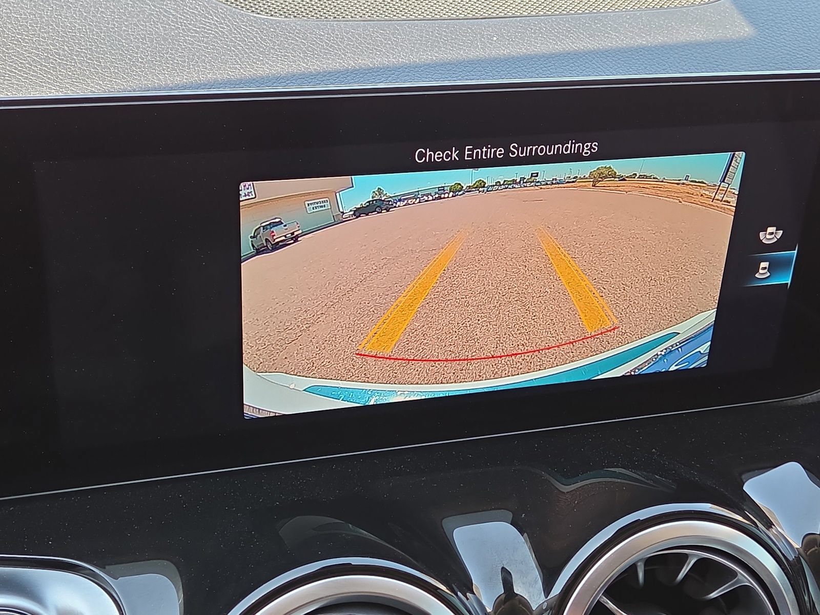 Used 2022 Mercedes-Benz GLB 250 4MATIC w/ Premium Package Lite image 24