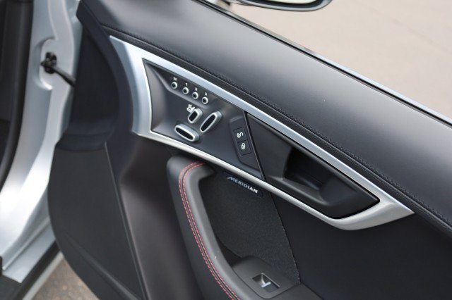 Used 2019 Jaguar F-TYPE R-Dynamic RWD image 38