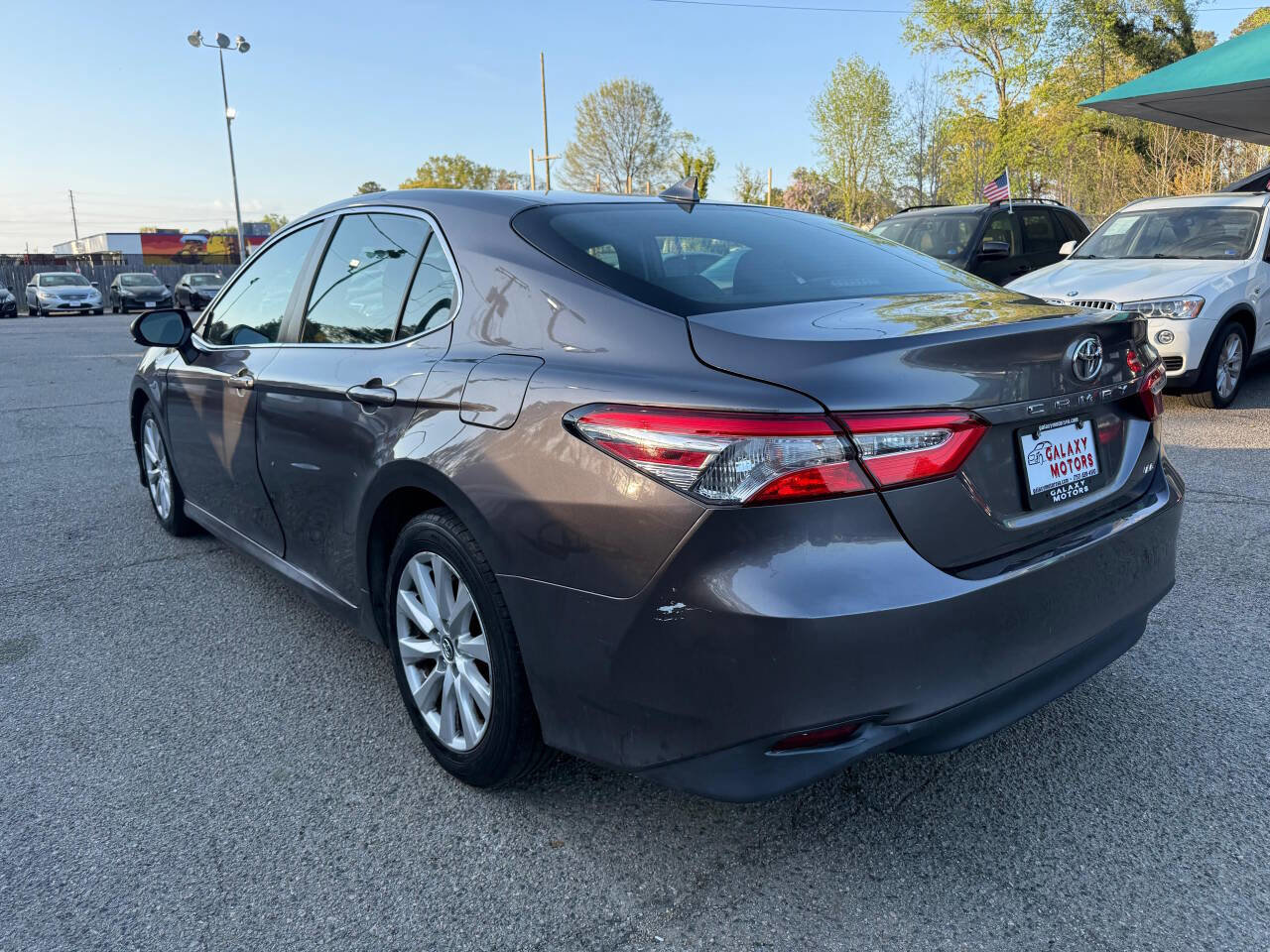 Used 2020 Toyota Camry LE image 5