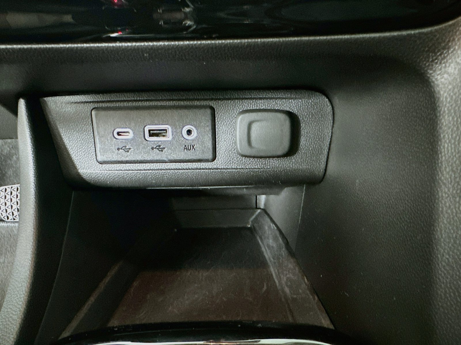 Used 2023 Buick Encore GX Select AWD/4WD image 30