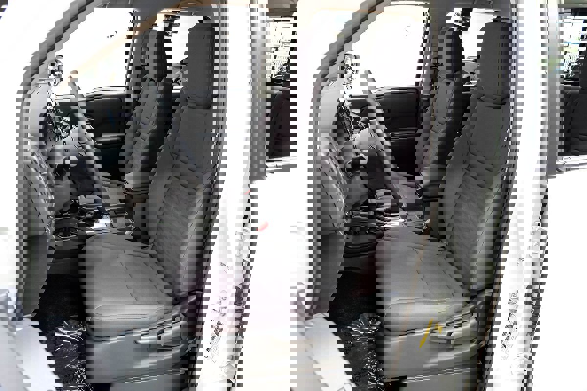 Used 2025 Nissan Frontier S image 25