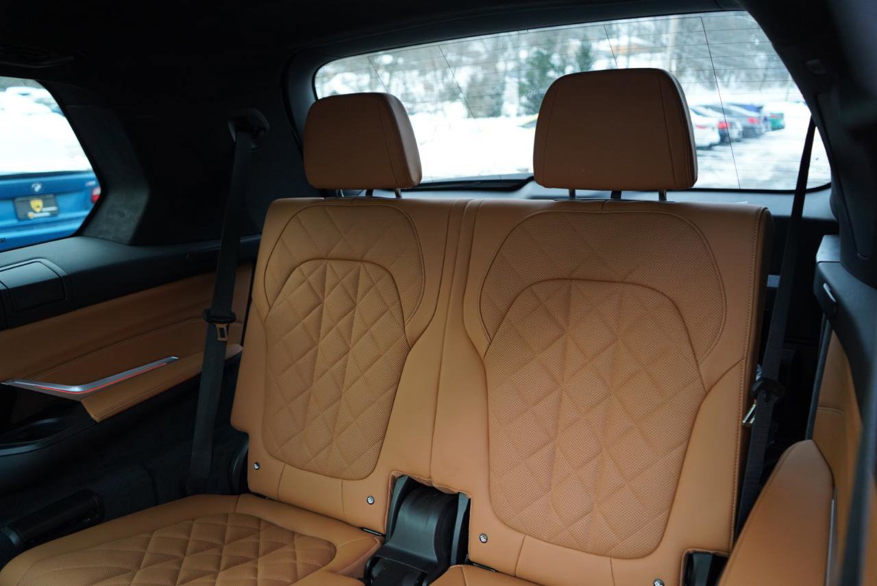 Used 2025 BMW X7 xDrive40i w/ M Sport Package image 58