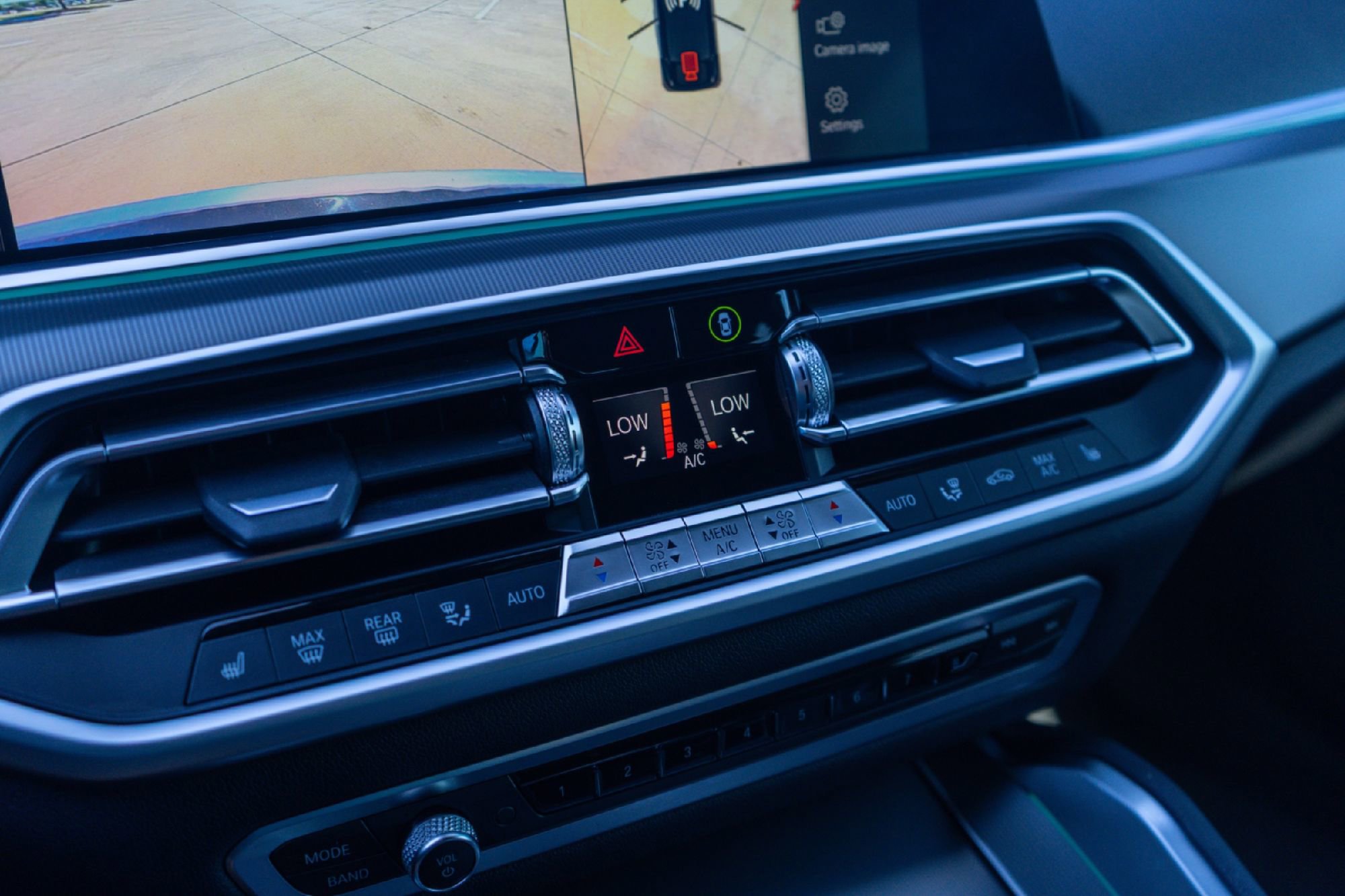 Used 2022 BMW X6 xDrive40i w/ Premium Package image 16