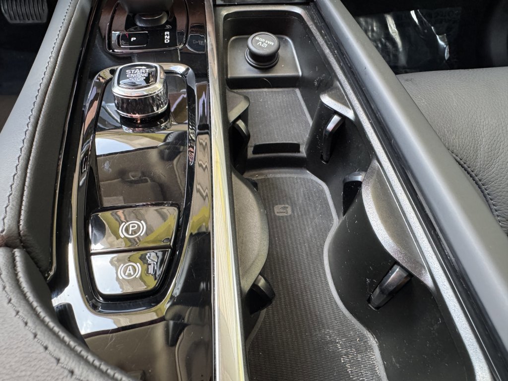 Used 2024 Volvo XC90 T8 Core w/ Protection Package Premier image 24