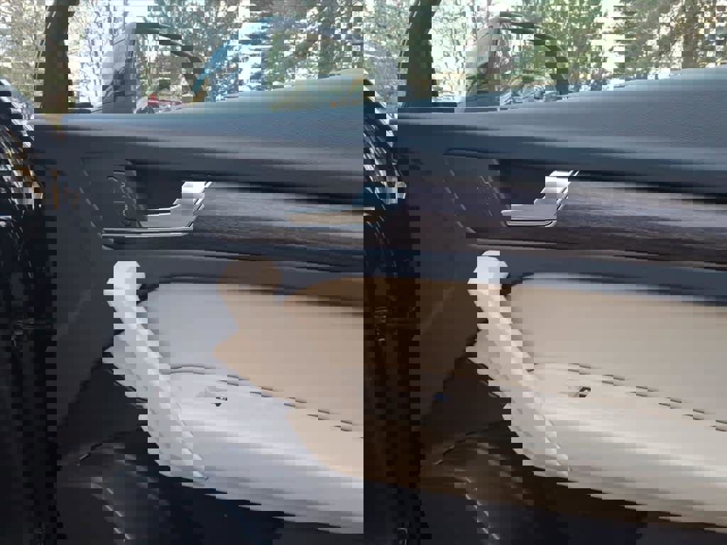 Used 2023 Audi Q5 2.0T Premium w/ Convenience Package image 12