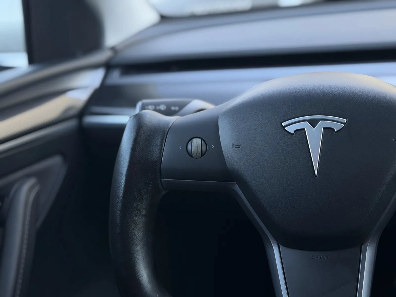 Used 2025 Tesla Model Y Performance AWD/4WD image 23