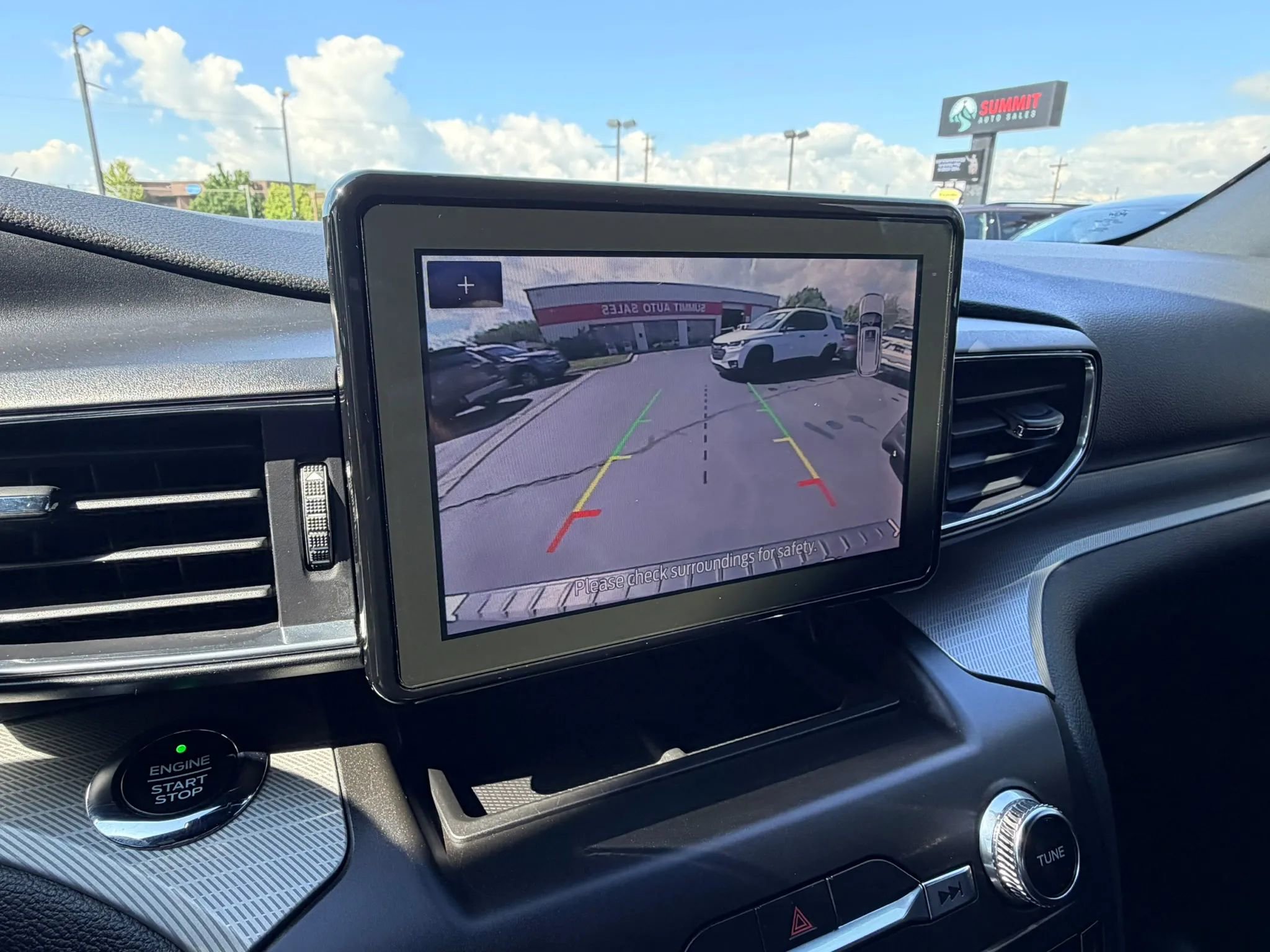 Used 2020 Ford Explorer XLT w/ Equipment Group 202A AWD/4WD image 18