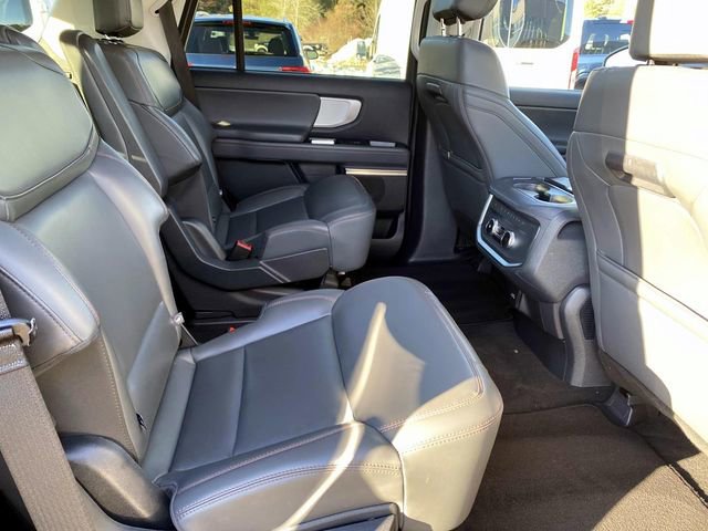 Used 2025 Ford Expedition Active image 26