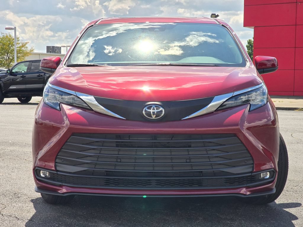 New 2026 Toyota Sienna XLE FWD image 11