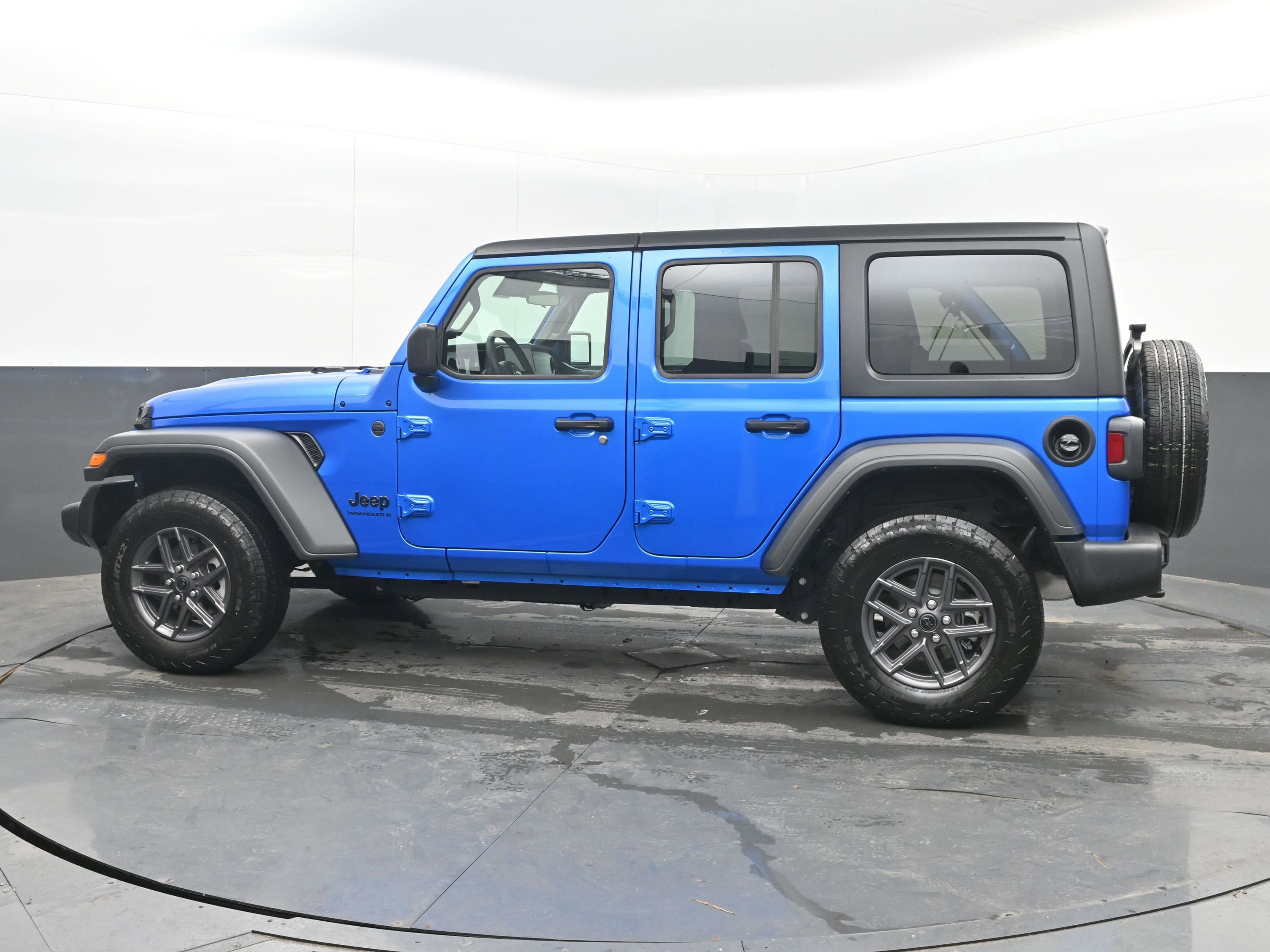 Used 2025 Jeep Wrangler Sport S image 7