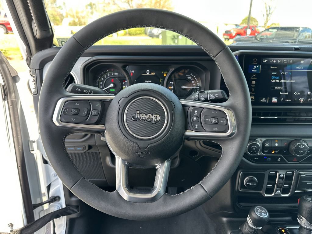 Used 2025 Jeep Wrangler Unlimited Sahara AWD/4WD image 12