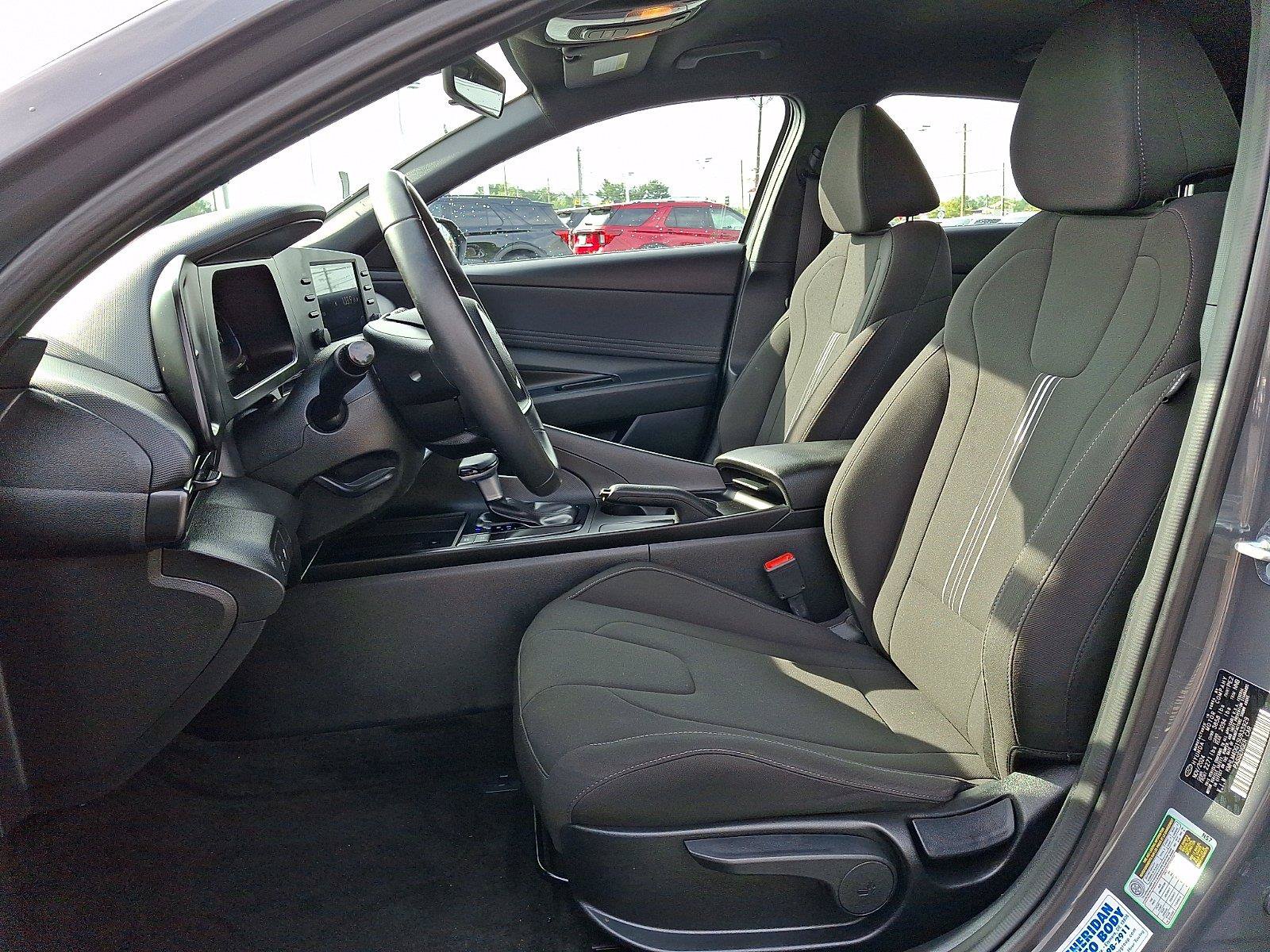 Used 2025 Hyundai Elantra Sport FWD image 16