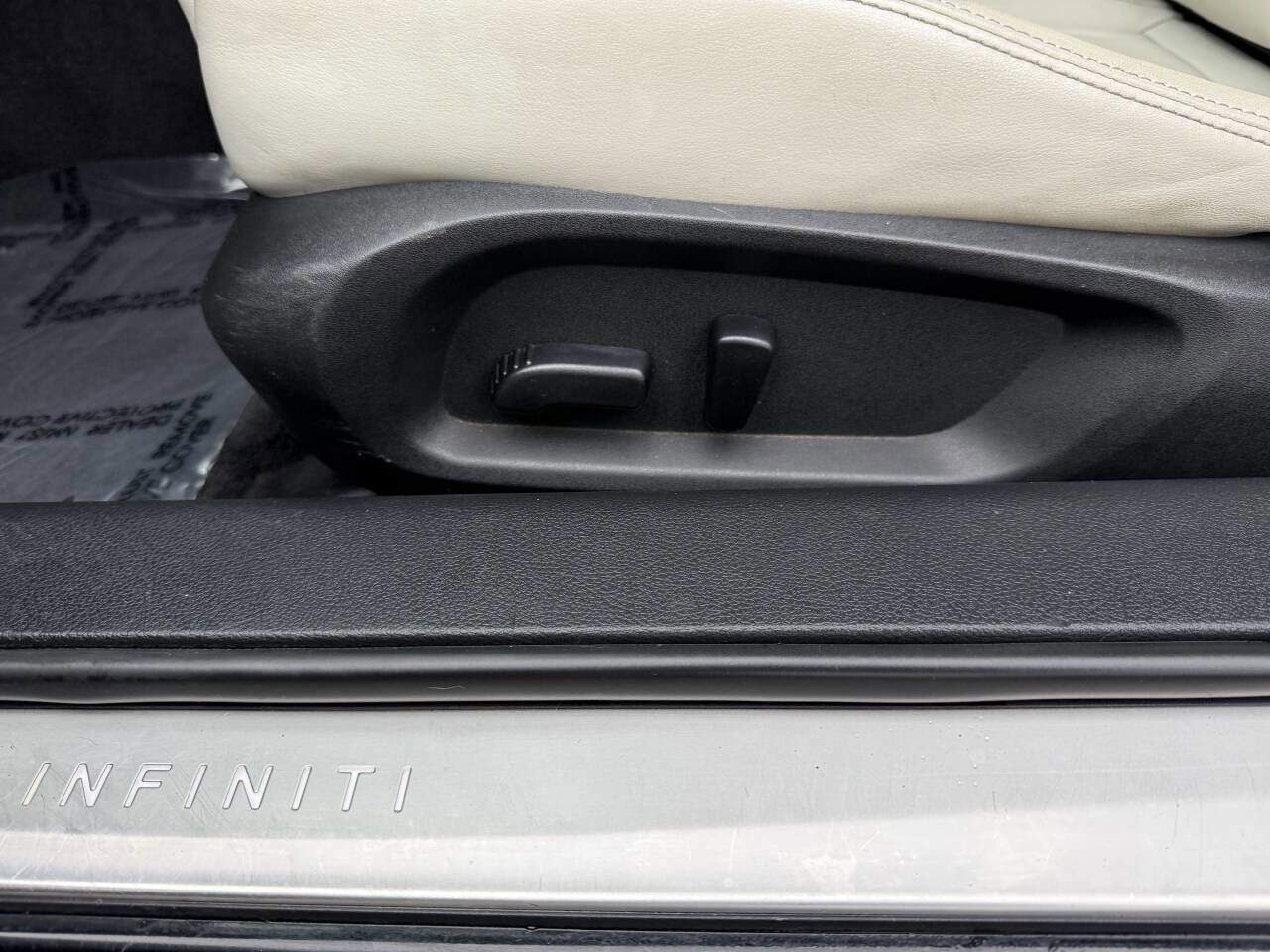 Used 2017 INFINITI Q60 3.0t RWD image 21